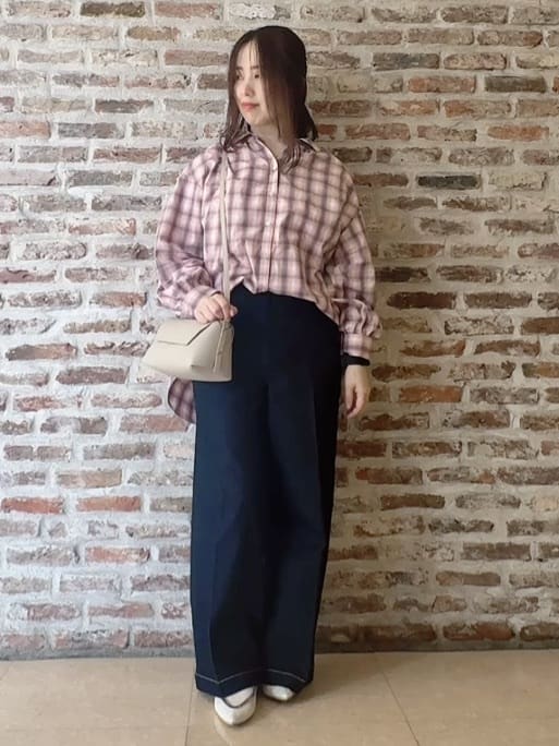 tokiさんの「THE SHOP TK｜【後ろ姿もサマになる】バックシャーリングシャツ」を使ったコーディネート