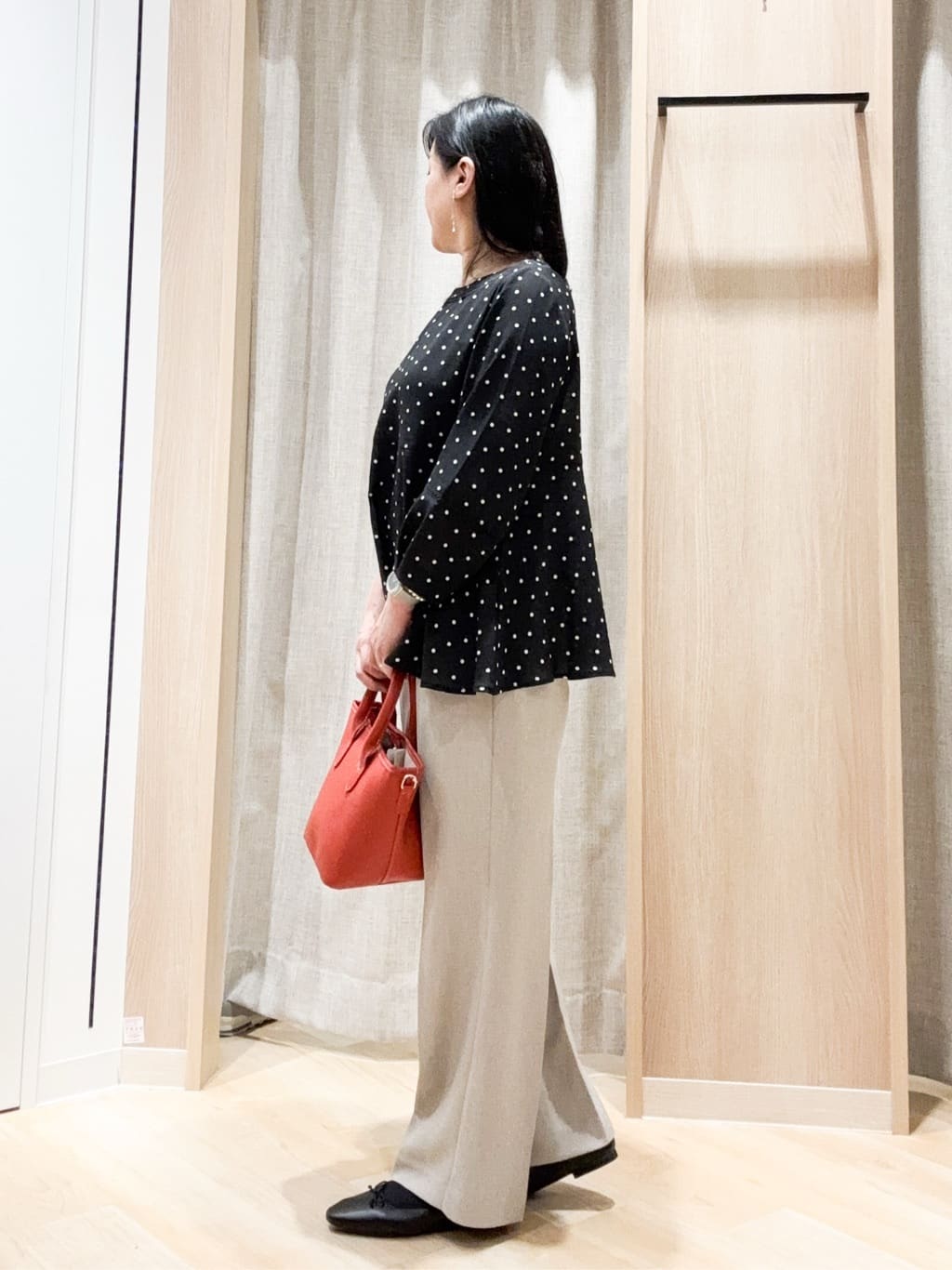 kokoさんの「grove｜【UVカット・体型カバーも叶う】麻調メッシュランタンスリーブブラウス」を使ったコーディネート