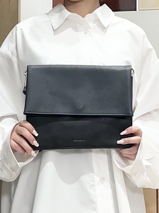 かのさんの「THE SHOP TK｜ゆったりシルエットで体型カバー ロングシャツ」を使ったコーディネート