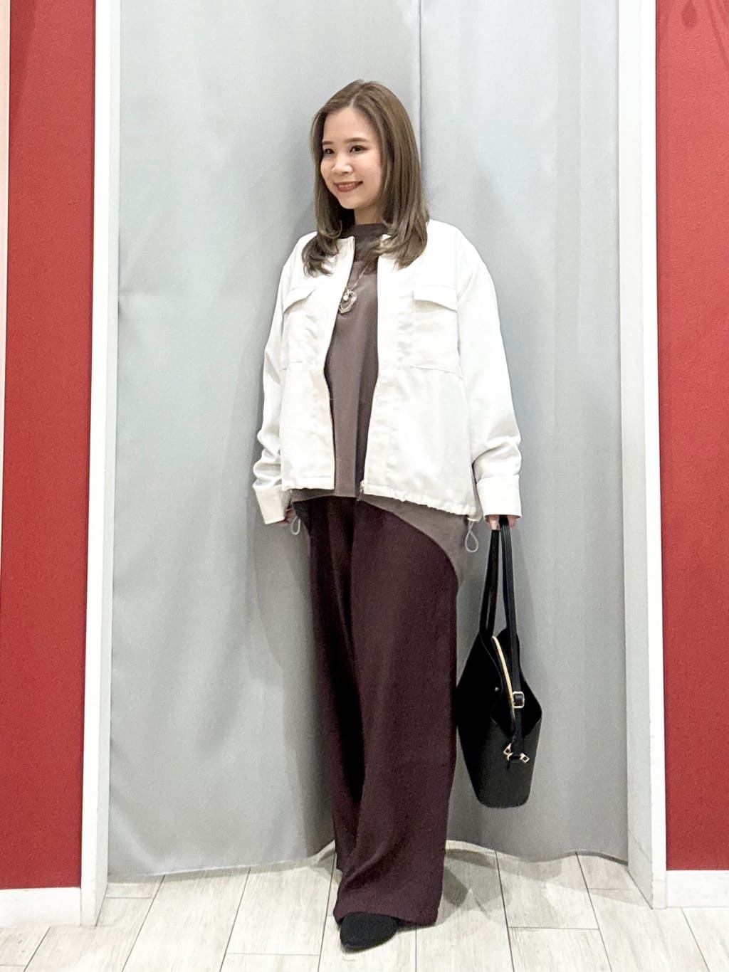 shioさんの「SHOO･LA･RUE｜【洗濯機可/S-LL】大きめポケットが目を引く さらさらイージーワイドベイカーパンツ」を使ったコーディネート