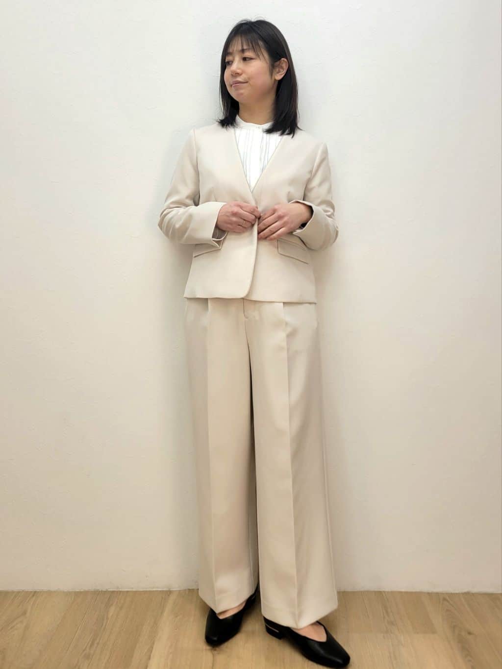 LISAさんの「OPAQUE.CLIP｜《通勤／セットアップ対応》 パイピングVネックジャケット【洗濯機OK】」を使ったコーディネート