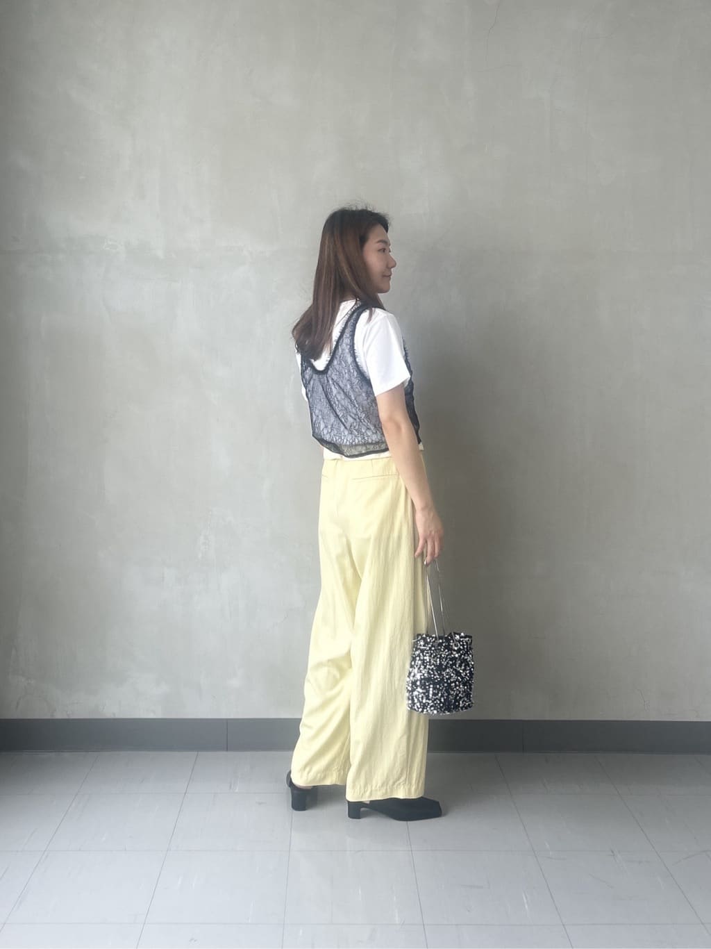 takaさんの「INDIVI｜メッセージプリントクルーネックTシャツ」を使ったコーディネート