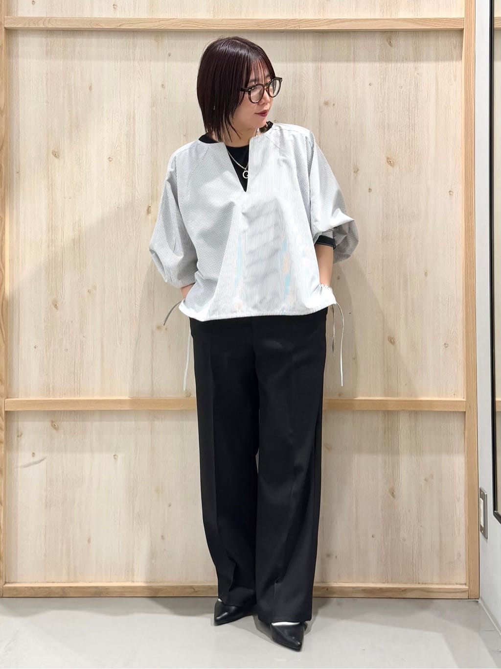 nanaさんの「THE SHOP TK｜キーネックストライプドロストシャツブラウス」を使ったコーディネート