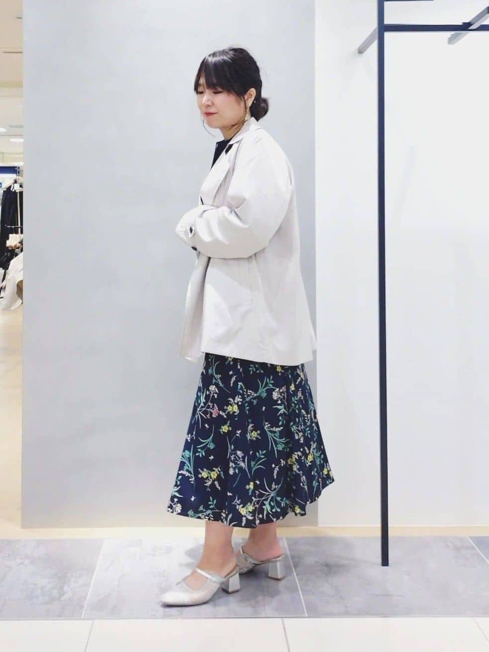 TOMOMIさんの「INDIVI｜【撥水／UVケア／2WAY】超軽量ライナー付ライトトレンチコート」を使ったコーディネート