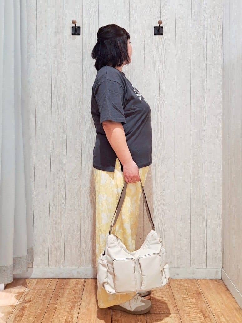 kotomiさんの「SHOO･LA･RUE｜【柄が選べる/洗濯機可/S-LL】脚のラインを拾いにくい さらさらサテンイージーワイドパンツ」を使ったコーディネート