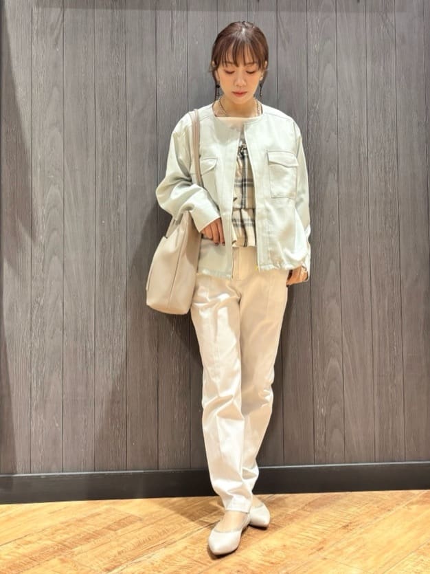 meiさんの「SHOO･LA･RUE｜【S-LL】サッと羽織れてきれい見え　フラップポケット ノーカラーブルゾン」を使ったコーディネート