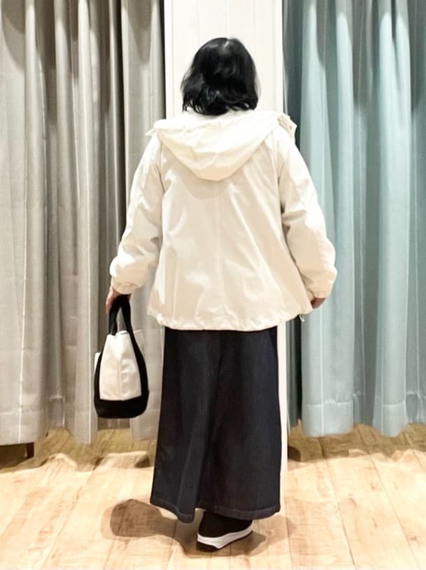 あやさんの「SHOO･LA･RUE｜【防花粉/高レビュー】きれいもかっこいいも叶える 欲張りマウンテンパーカ」を使ったコーディネート