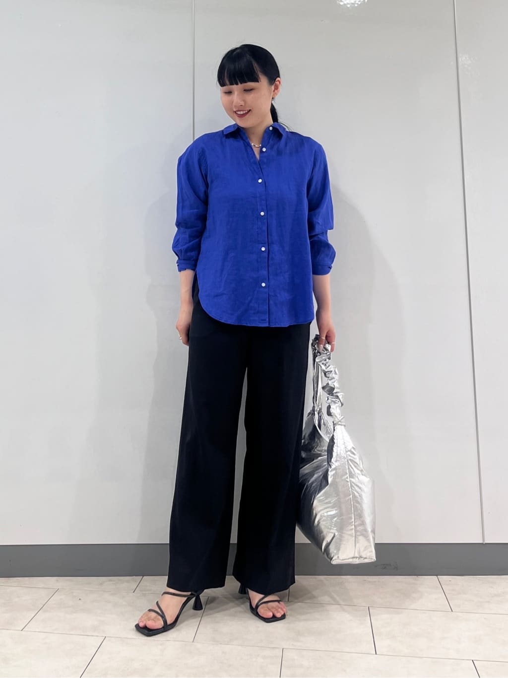 hasuさんの「INDIVI｜【接触冷感／2WAY】カシュクールリネンシャツ」を使ったコーディネート