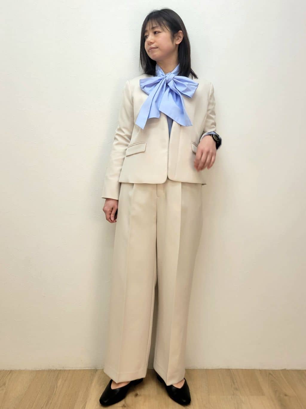 LISAさんの「OPAQUE.CLIP｜《通勤／セットアップ対応》 パイピングVネックジャケット【洗濯機OK】」を使ったコーディネート