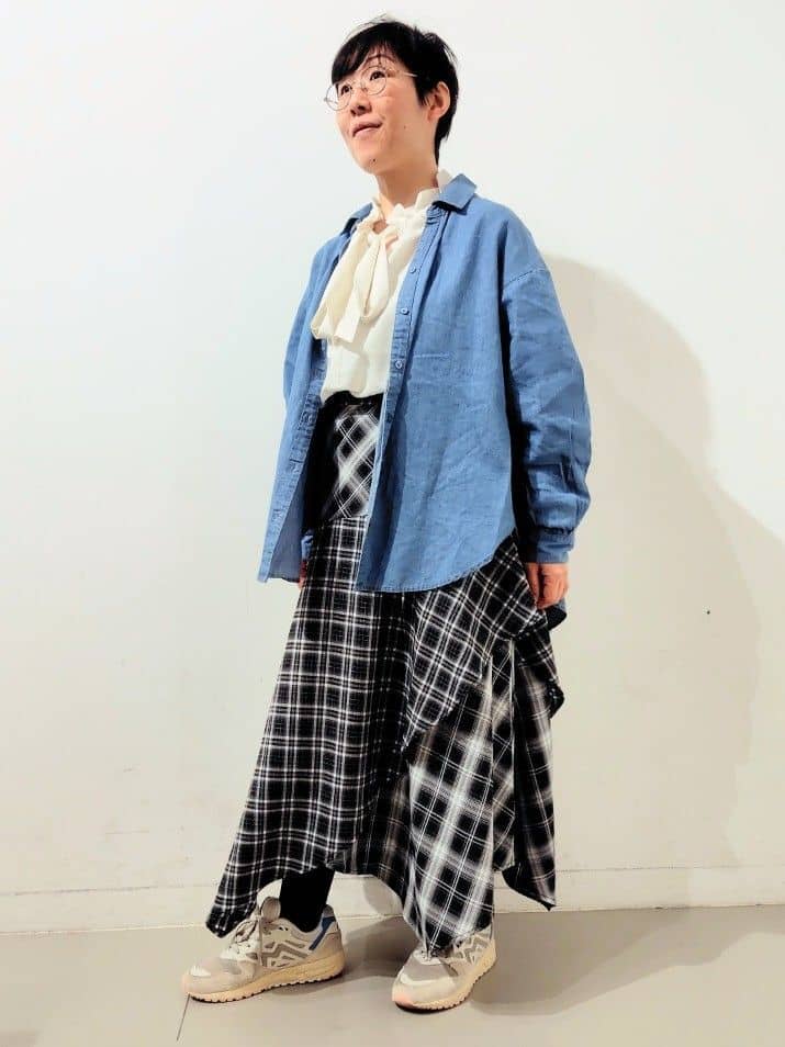 kodamaさんの「THE SHOP TK｜【後ろ姿もサマになる】バックシャーリングシャツ」を使ったコーディネート