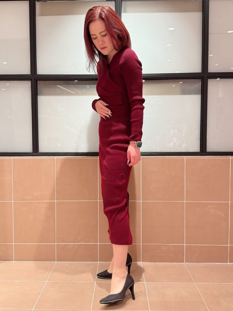 すみれさんの「ESPERANZA｜【12時間パンプス】約8.5cm／ラメ素材　歩きやすくて疲れにくい」を使ったコーディネート