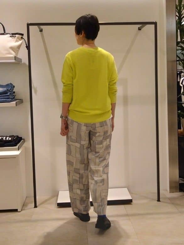 まちこさんの「UNTITLED｜ブロッキングプリントパンツ」を使ったコーディネート