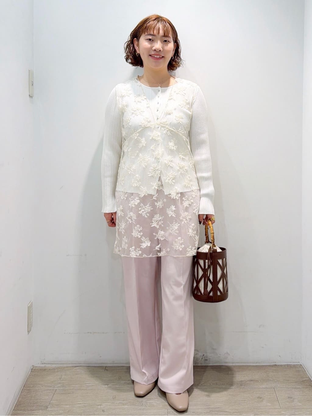sumicaさんの「OPAQUE.CLIP｜シアー刺繍チュニックブラウス【洗濯機OK】」を使ったコーディネート