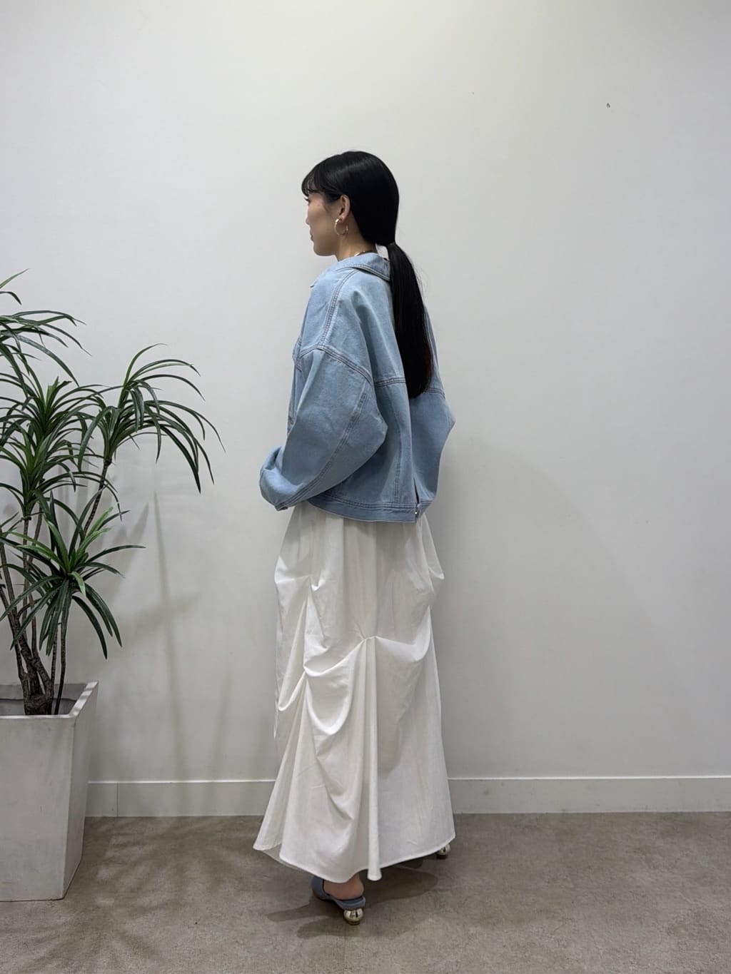 rinaさんの「INDIVI｜ランダムタックスカート」を使ったコーディネート