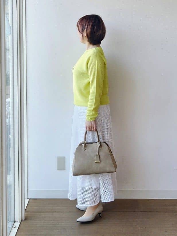 やじまさんの「UNTITLED｜【古畑星夏さん着用/8色展開/程よい透け感】ドライタッチボートネックニット」を使ったコーディネート