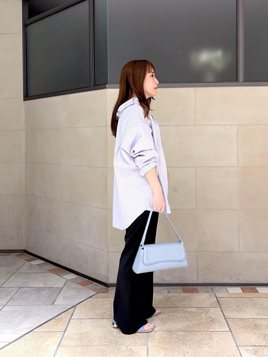 よねさんの「INDIVI｜メッセージプリントクルーネックTシャツ」を使ったコーディネート