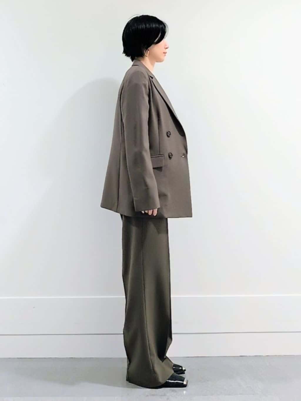 ミズタさんの「UNTITLED｜【新色追加/セットアップ可】エアリー ダブルブレストジャケット」を使ったコーディネート