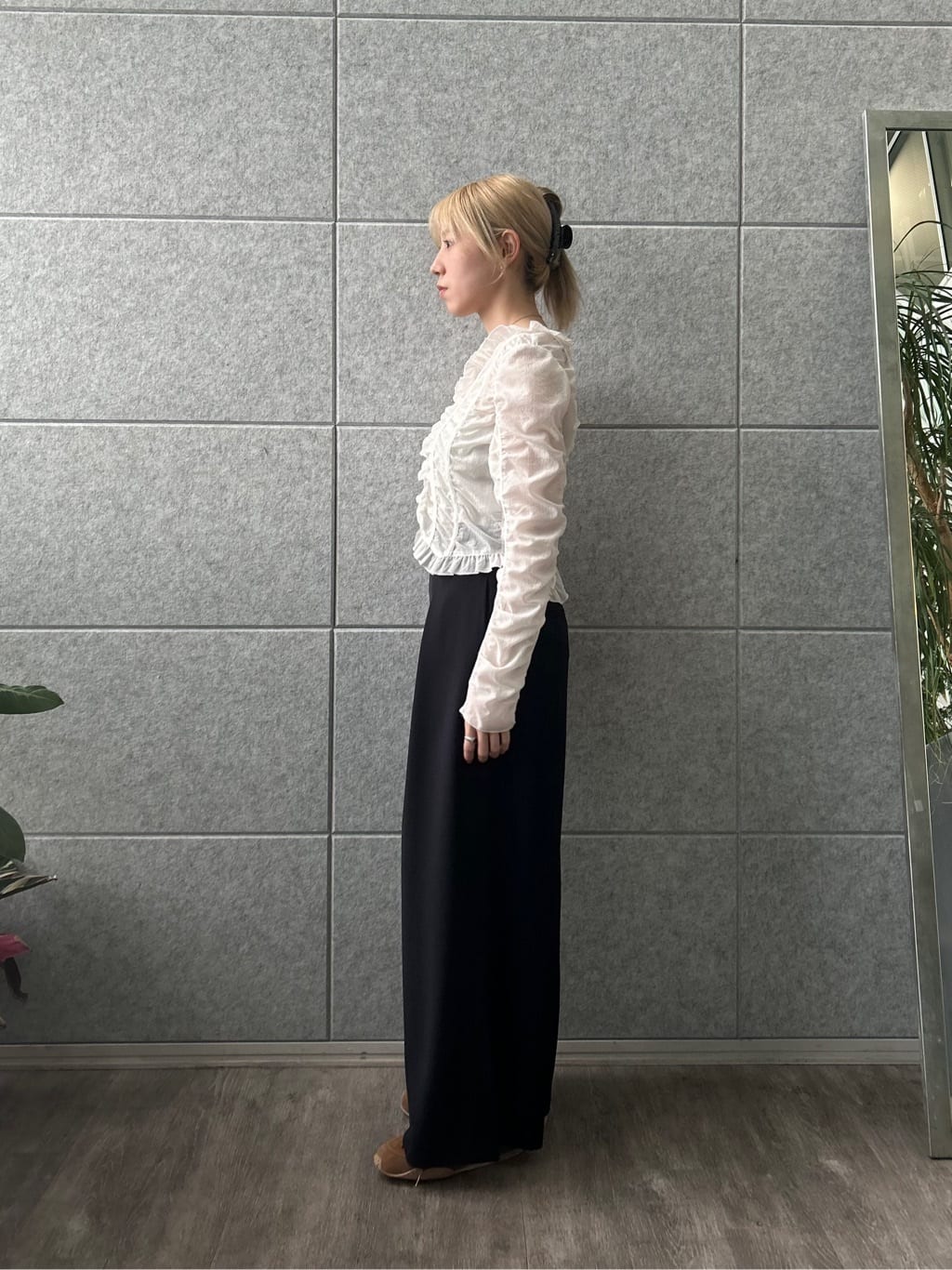 honoka Aさんの「CODE A｜dobby ruffle blouse」を使ったコーディネート