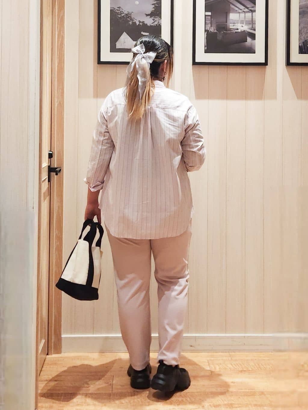 れーやんさんの「SHOO･LA･RUE｜【UV/抗菌防臭/洗濯機可】小さめロゴの大人スムースロンT」を使ったコーディネート