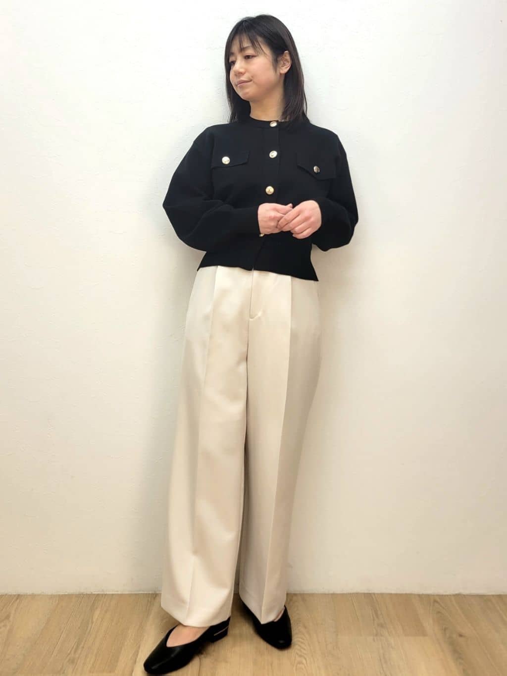 LISAさんの「OPAQUE.CLIP｜フラップポケット金ボタンニットカーディガン【洗濯機OK】」を使ったコーディネート
