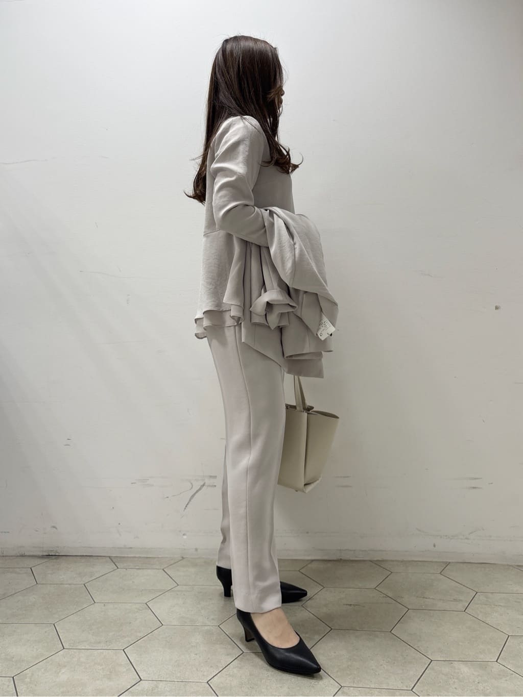kahoさんの「INDIVI｜【洗える／UVケア／SETUP可】着る日傘ペプラムブラウス」を使ったコーディネート