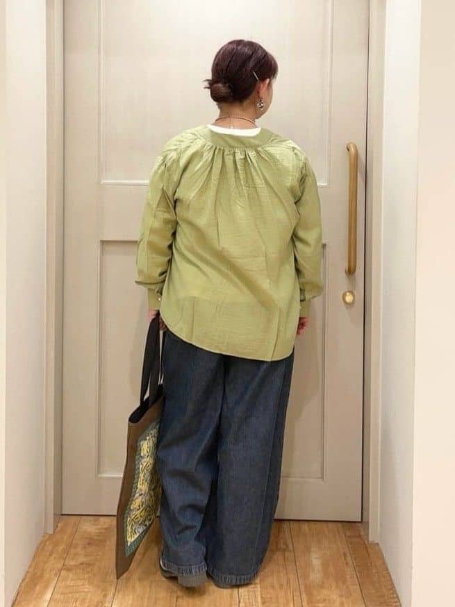 はまちゃんさんの「SHOO･LA･RUE｜【S-LL/体型カバー/Aライン】身体のラインを拾いにくい シアーシャツカーディガン」を使ったコーディネート
