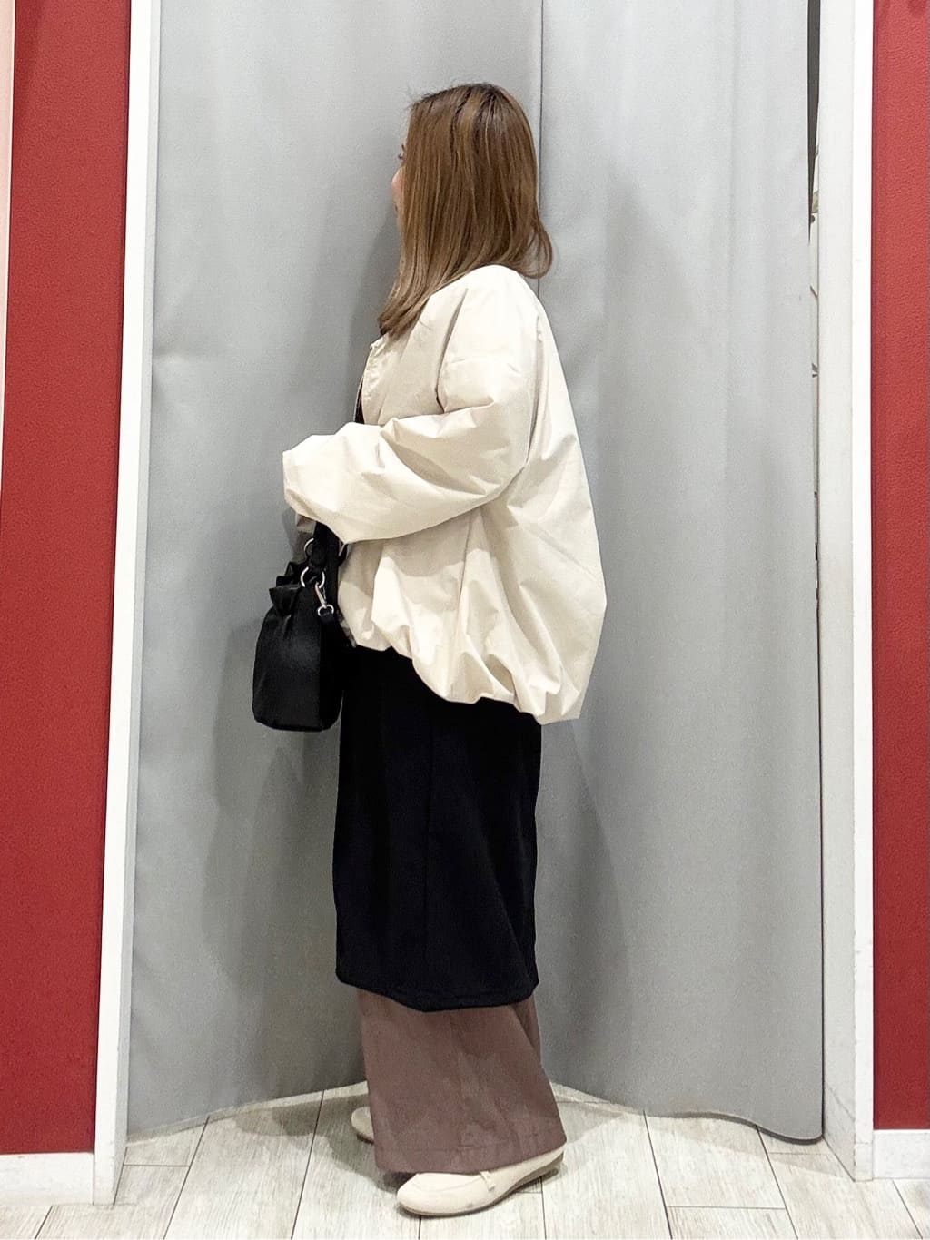 shioさんの「SHOO･LA･RUE｜【2点セット/洗濯機可/S-LL】ジレにもなるジャンスカ+5分袖Tシャツ」を使ったコーディネート