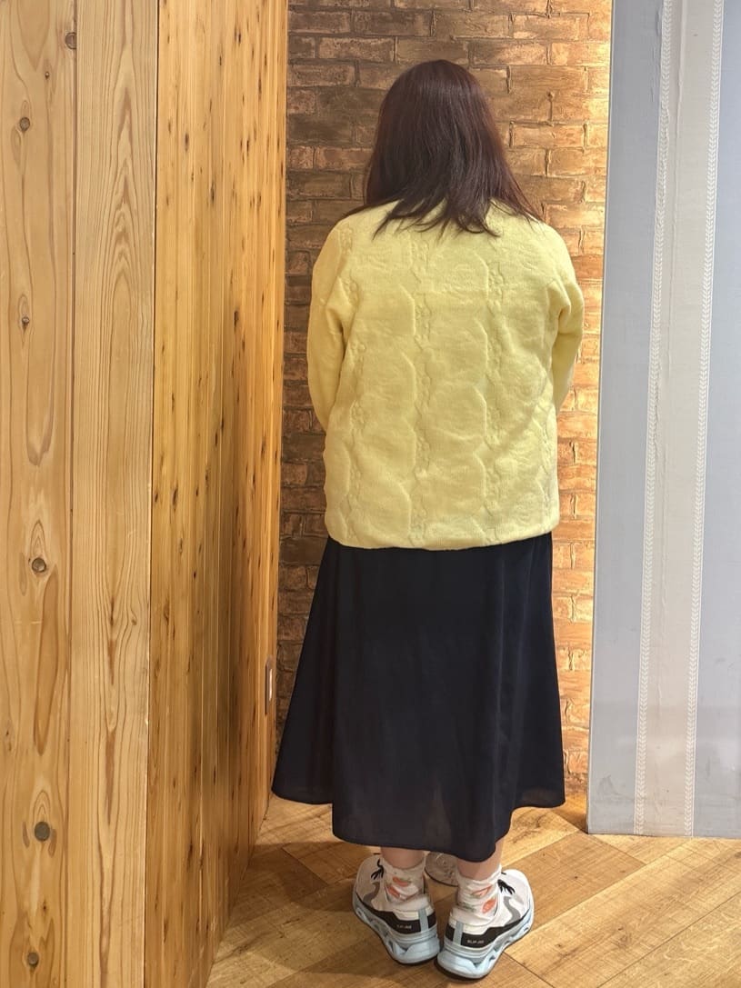 ゆかぴさんの「SHOO･LA･RUE｜【洗濯機可/S-LL】幾何柄風デザインがアクセント ゆるVネックカーディガン」を使ったコーディネート
