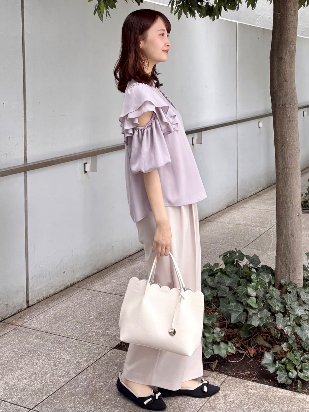 みさかさんの「index｜フリルスリットバルーンスリーブブラウス【洗濯機OK/イージーアイロン/防シワ】」を使ったコーディネート