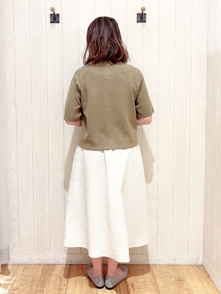 あいこさんの「SHOO･LA･RUE｜【洗濯機可/S-LL】上品なお花柄ジャカード フレアスカート」を使ったコーディネート