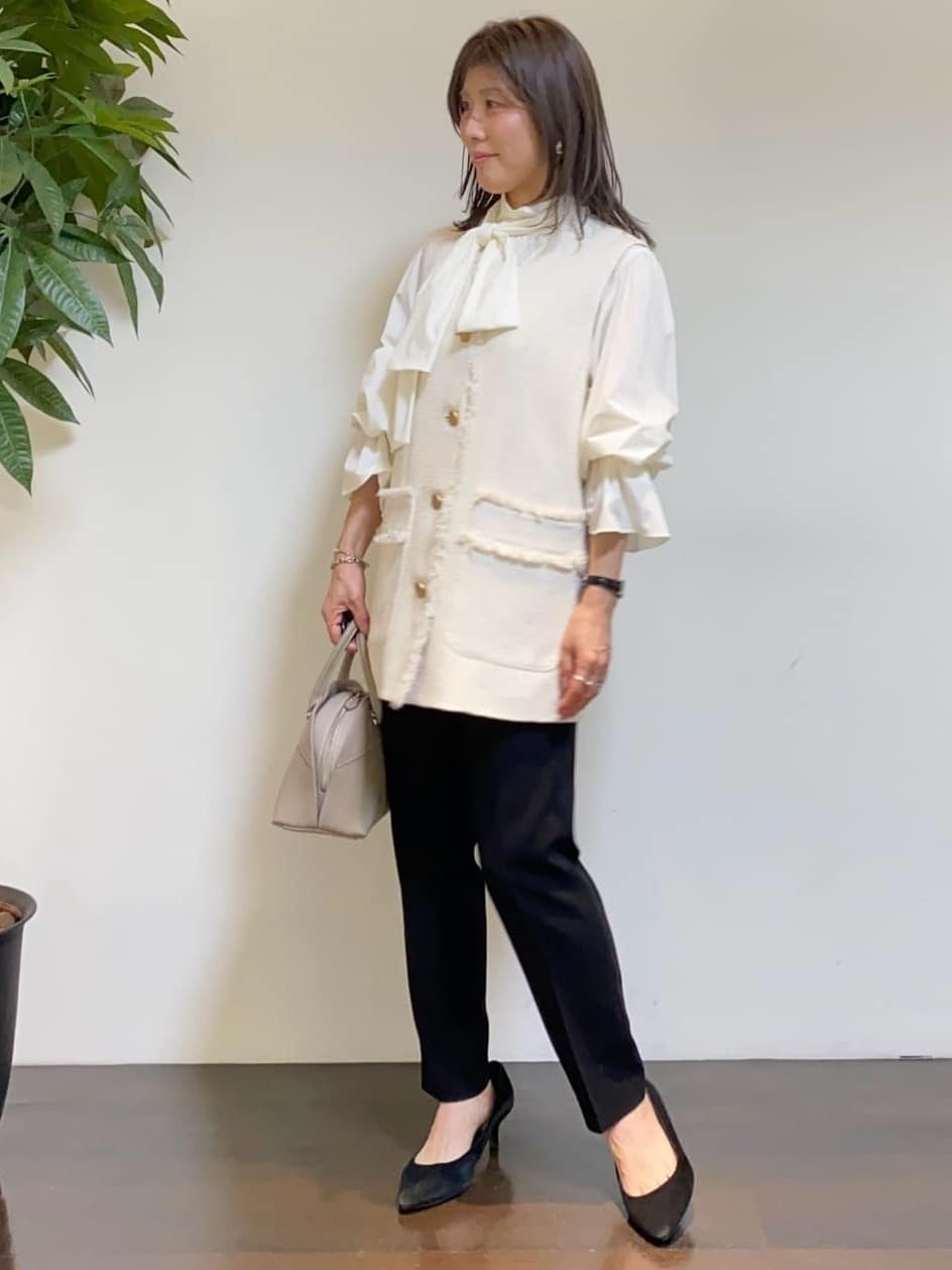 tomoさんの「UNTITLED｜【オンオフ使える】スラブツイード ジレ」を使ったコーディネート