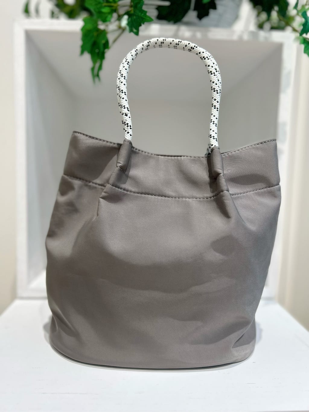 YOUKOさんの「Dessin｜【2WAY/軽量】コードハンドルミニトート」を使ったコーディネート
