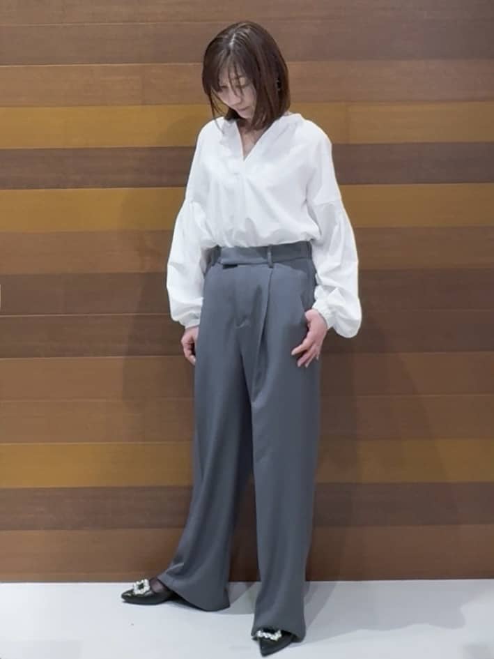 juunさんの「OPAQUE.CLIP｜スキッパーボリュームスリーブブラウス【洗濯機OK】」を使ったコーディネート