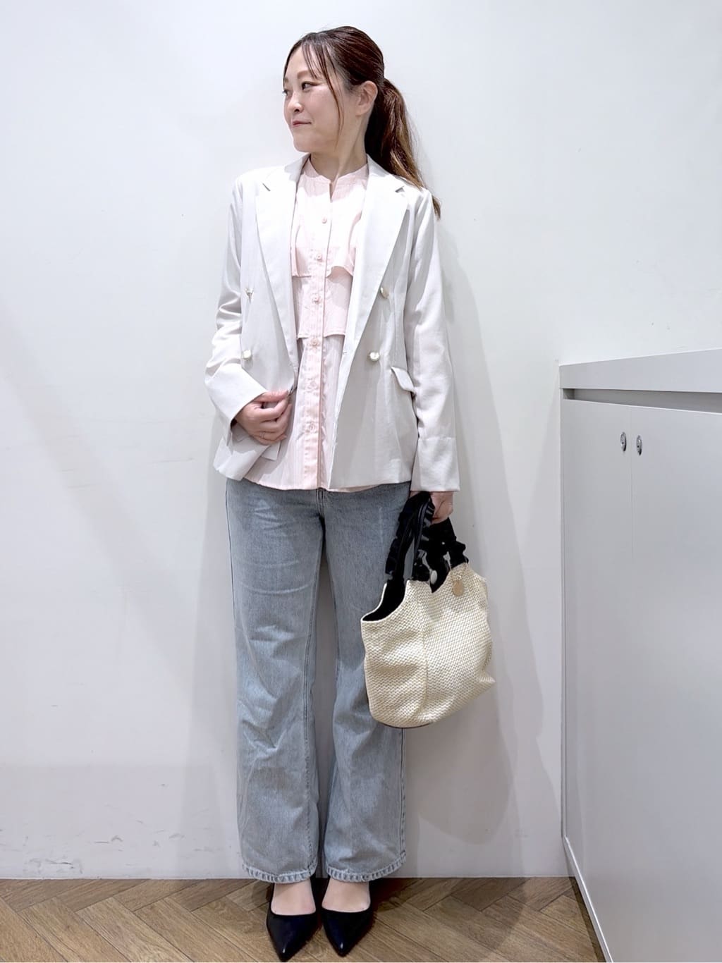 Junさんの「index｜【植草美幸先生が指南する好印象スタイル】《丈が選べる》ストレートデニムパンツ【洗濯機洗い可】」を使ったコーディネート