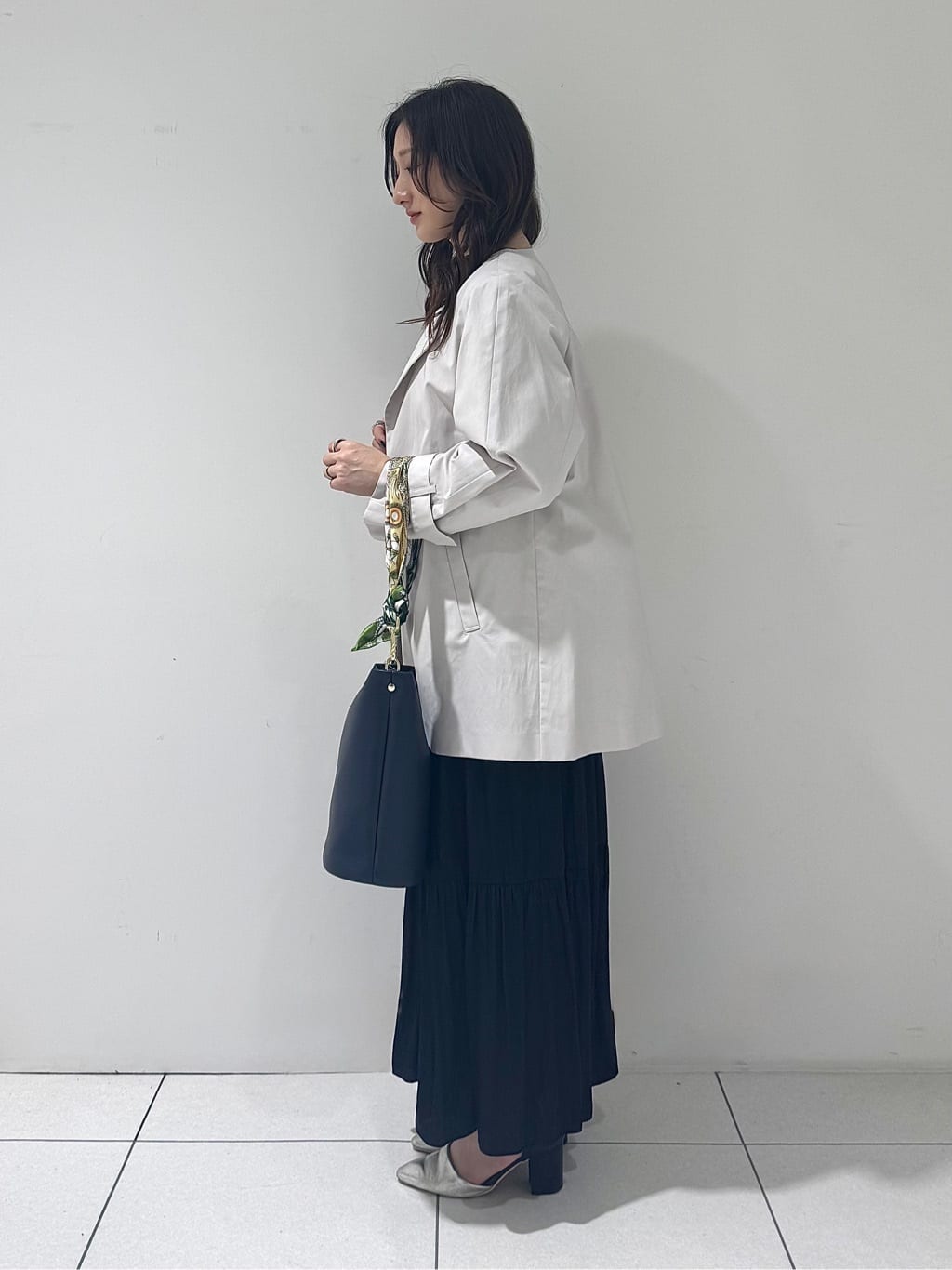 そんさんの「INDIVI｜【撥水/軽量】ミドル丈 ミニマルトレンチコート」を使ったコーディネート