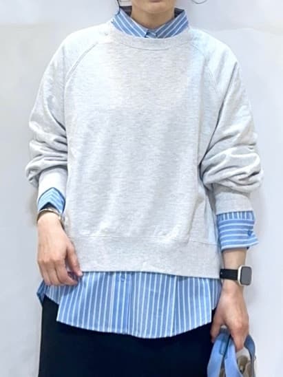 𝐇𝐢𝐫𝐨𝐦𝐢さんの「SHOO･LA･RUE｜MIX調 シンプルラグランスウェット」を使ったコーディネート