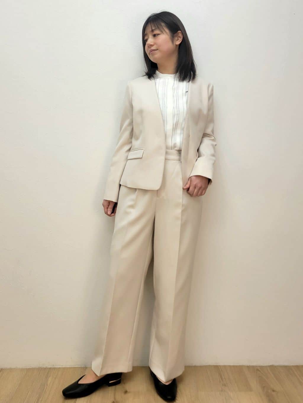 LISAさんの「OPAQUE.CLIP｜《通勤／セットアップ対応》 パイピングVネックジャケット【洗濯機OK】」を使ったコーディネート