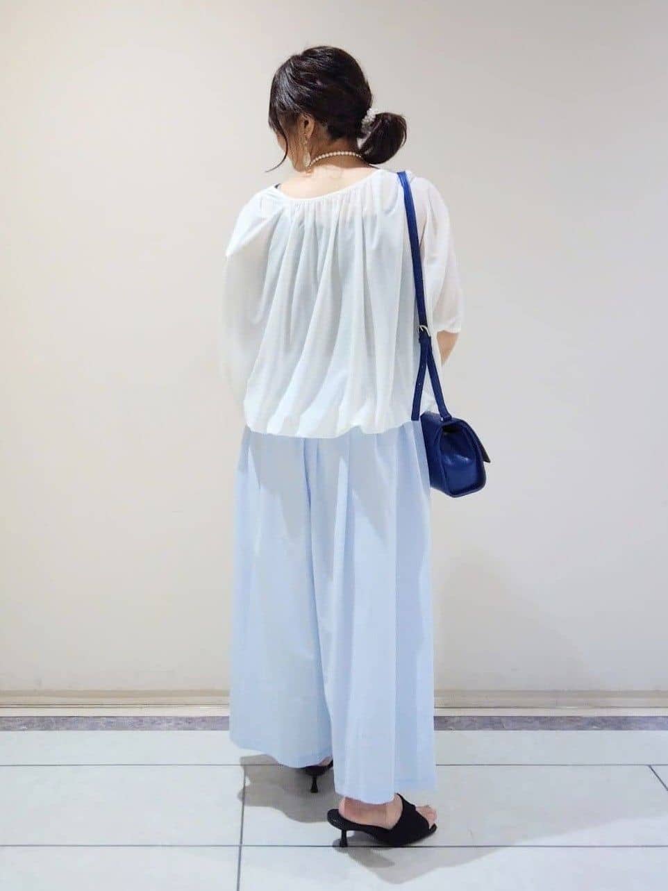 TOMOMIさんの「INDIVI｜ミニスクエアショルダー」を使ったコーディネート