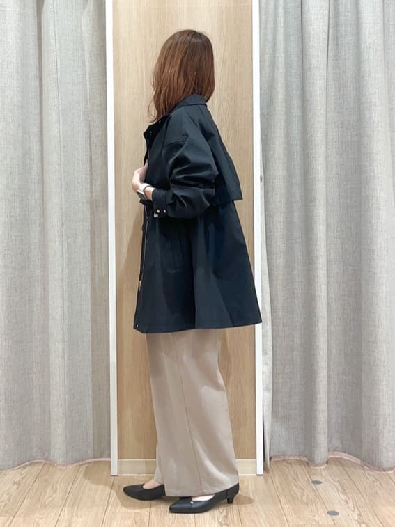 みーちゃんさんの「grove｜【撥水／シルエット2WAY】羽織るだけでサマになる、スタンドネックテントラインコート」を使ったコーディネート