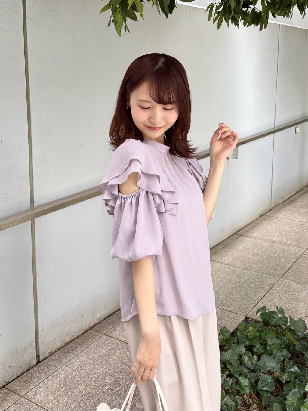 みさかさんの「index｜フリルスリットバルーンスリーブブラウス【洗濯機OK/イージーアイロン/防シワ】」を使ったコーディネート