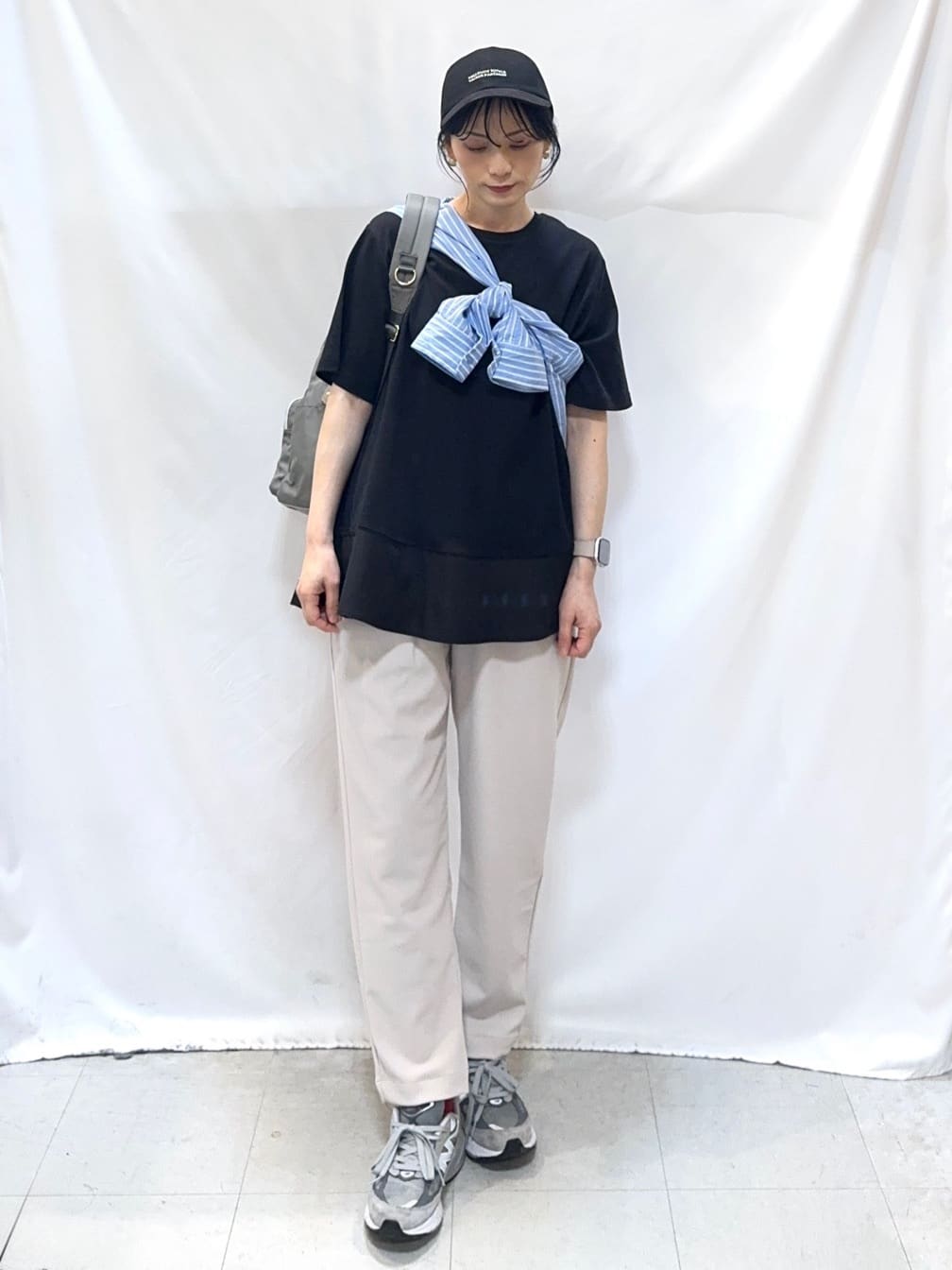 𝐇𝐢𝐫𝐨𝐦𝐢さんの「SHOO･LA･RUE｜【選べる色・柄/S-LL】通年使える レギュラーカラーシャツ」を使ったコーディネート