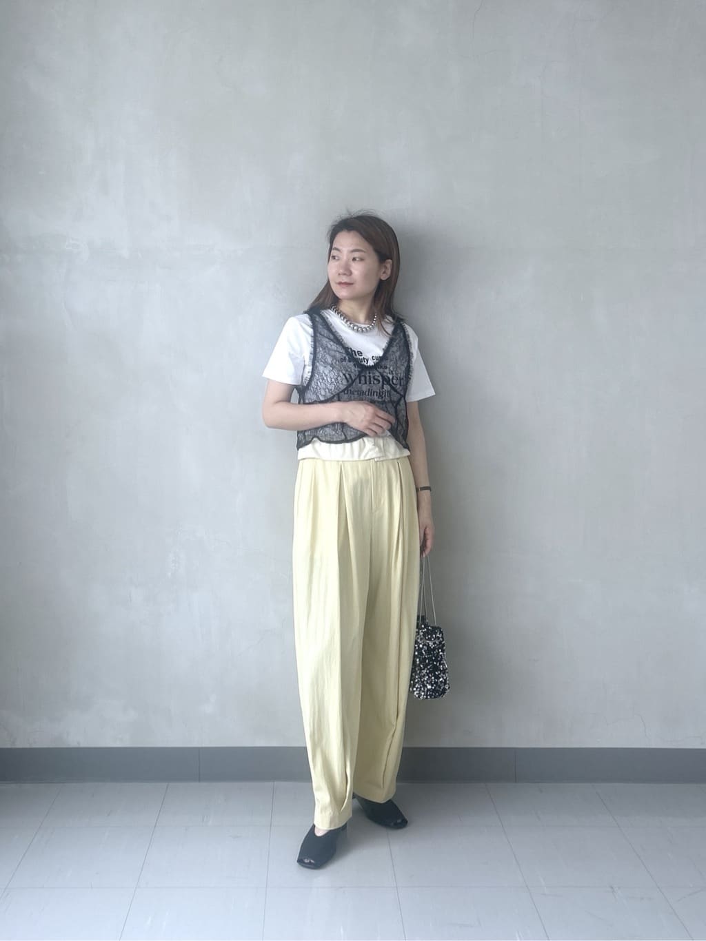 takaさんの「INDIVI｜メッセージプリントクルーネックTシャツ」を使ったコーディネート