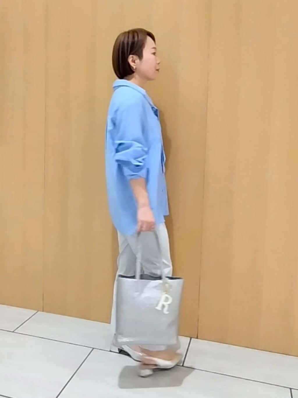 s u g iさんの「UNTITLED｜【接触冷感/洗える/後ろウエストゴム】オックステーパードパンツ」を使ったコーディネート