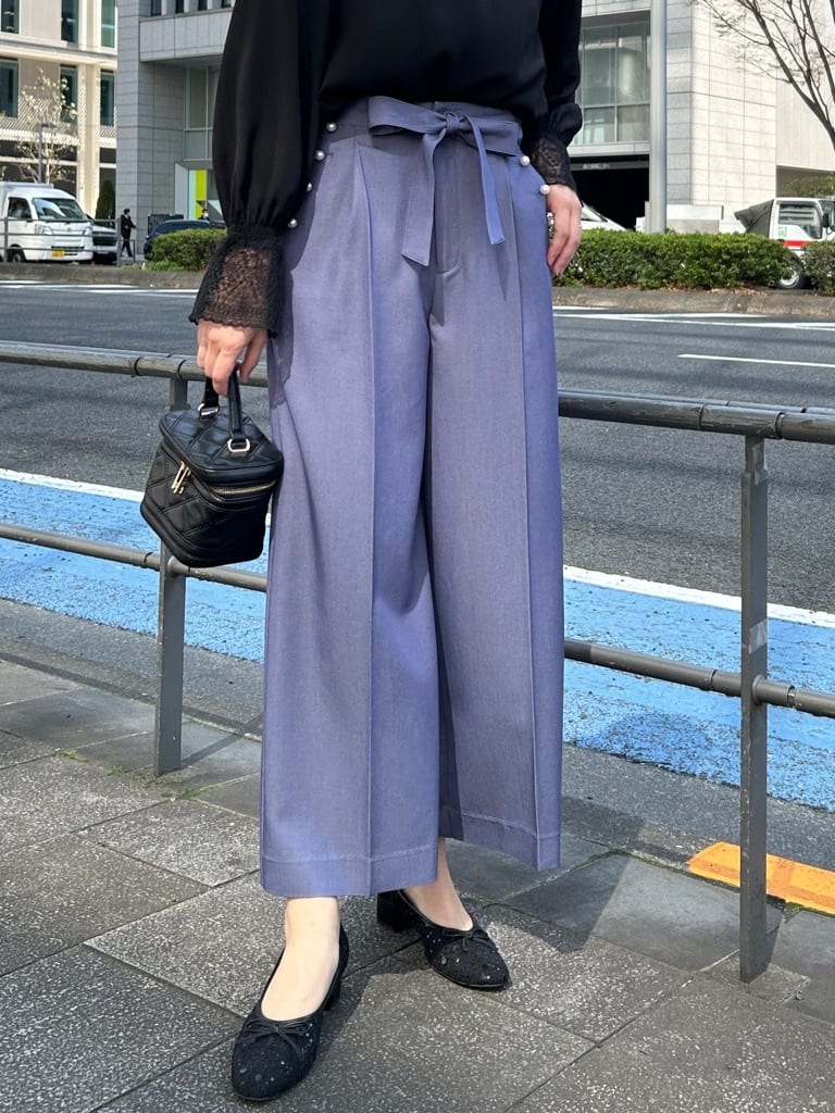 shinoさんの「Couture brooch｜【通勤・着映え】レースカフス ピコシャーリング バックリボンブラウス」を使ったコーディネート