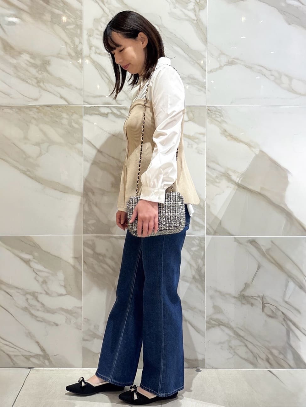 マキさんの「index｜シャツドッキングペプラムニット【洗濯機OK】」を使ったコーディネート