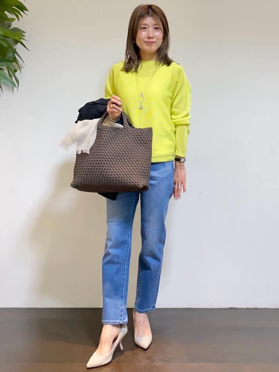 tomoさんの「UNTITLED｜【8色展開/程よい透け感】ドライタッチボートネックニット」を使ったコーディネート