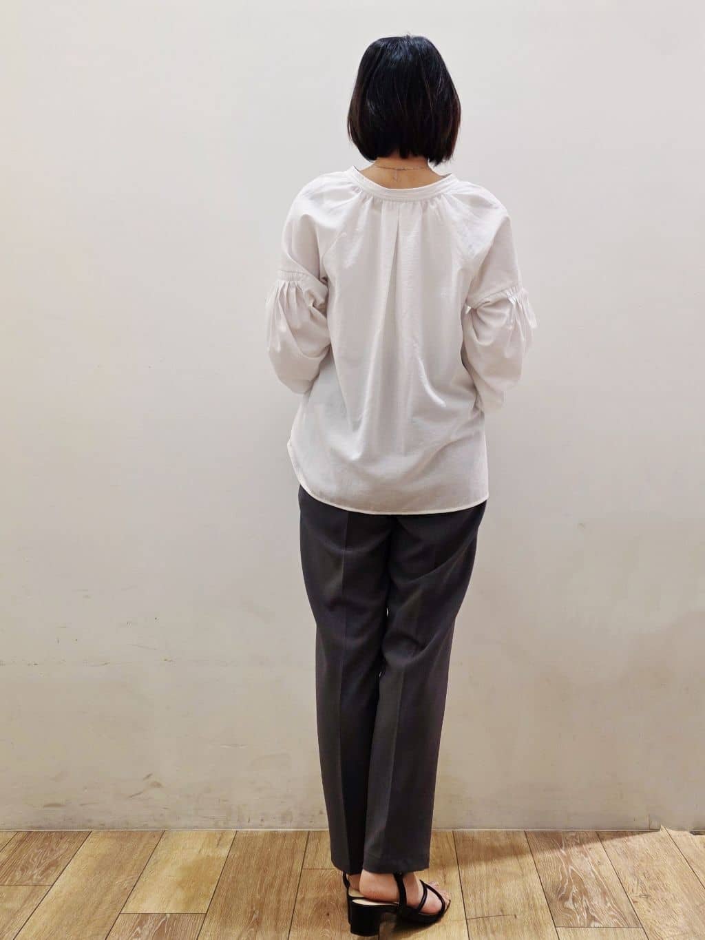 yuyuさんの「OPAQUE.CLIP｜スキッパーボリュームスリーブブラウス【洗濯機OK】」を使ったコーディネート