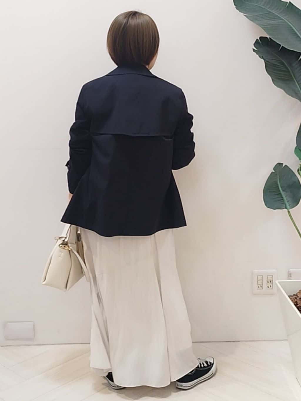 s u g iさんの「UNTITLED｜【定番人気/はっ水/洗える】タスランショートトレンチコート」を使ったコーディネート