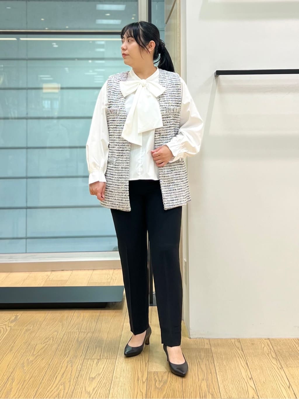 shimaさんの「INDIVI｜【2点セット／洗える】ツイードジレ＆ボウタイブラウス」を使ったコーディネート