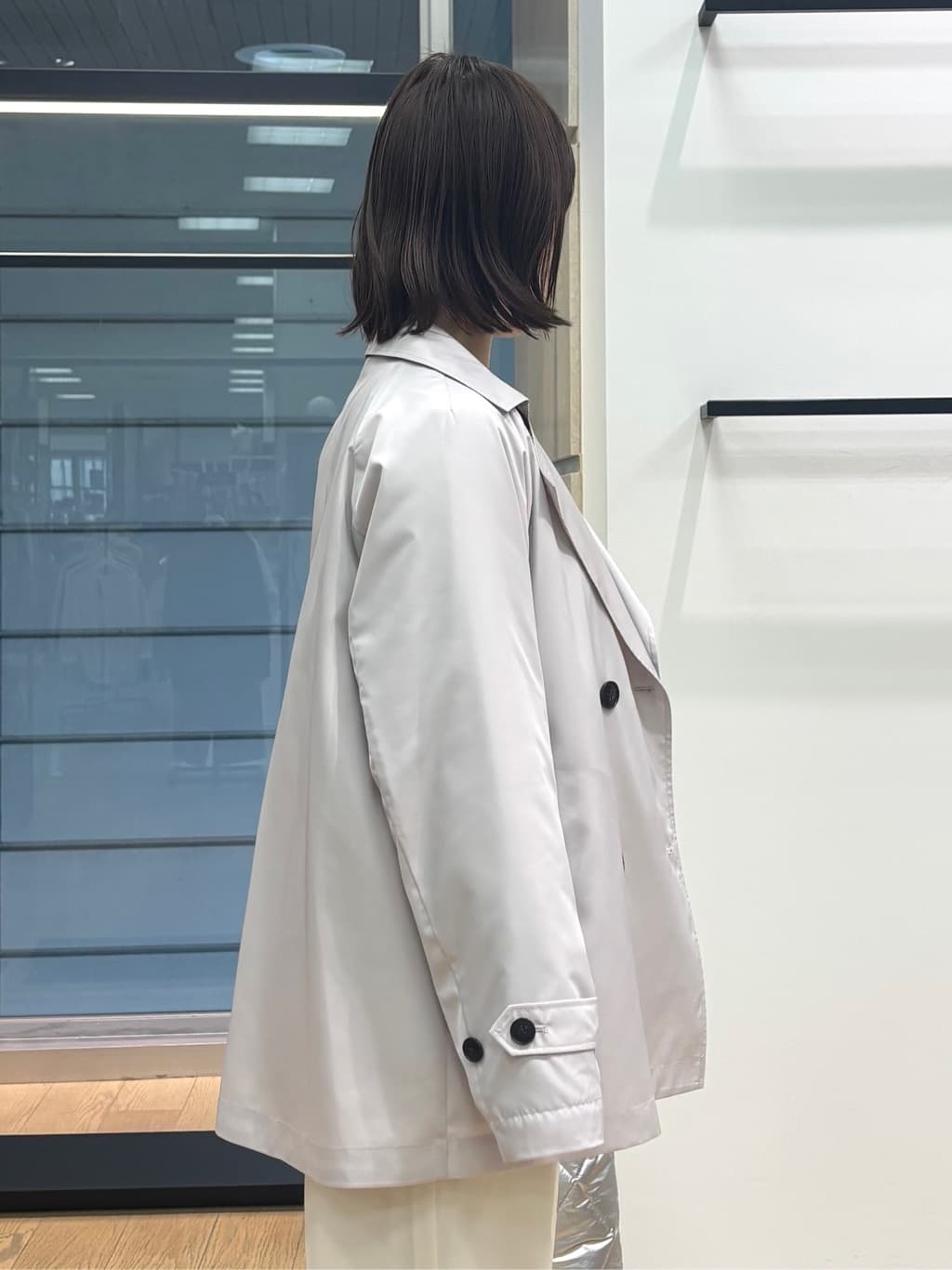 asamiさんの「INDIVI｜【洗える／UVケア／マットサテン】Vネックドルマンスリーブブラウス」を使ったコーディネート